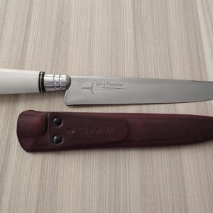Cuchillo 8 pulgadas Acero y Carbono con funda
