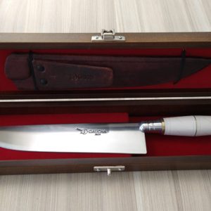 Cuchillo 9 pulgadas en Caja con funda de cuero